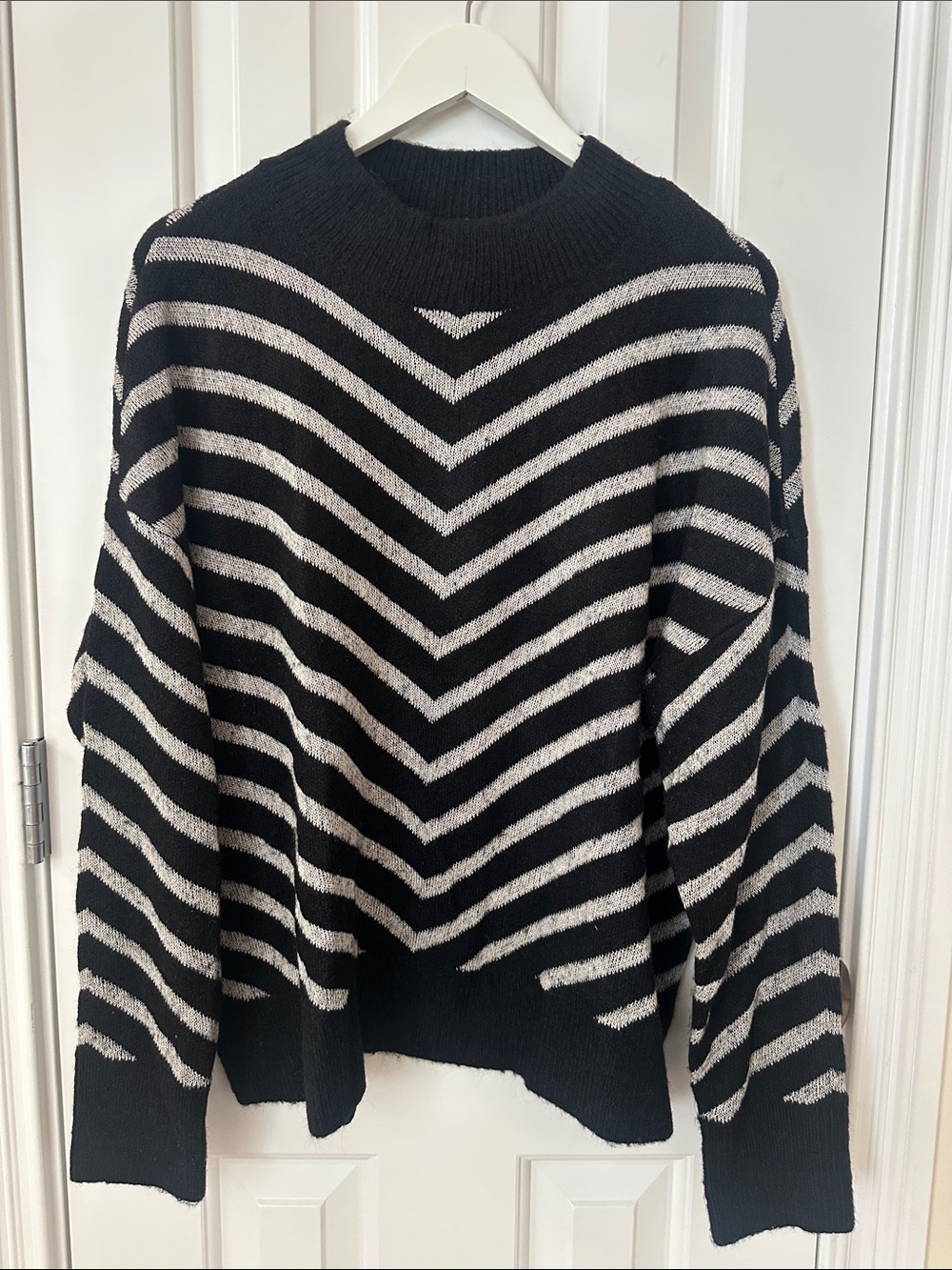 Ann Taylor Factory Black & White Chevron Crew Sweater